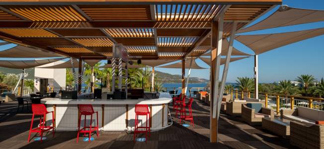 DOUBLETREE BY HILTON ISIL CLUB RESORT Bars